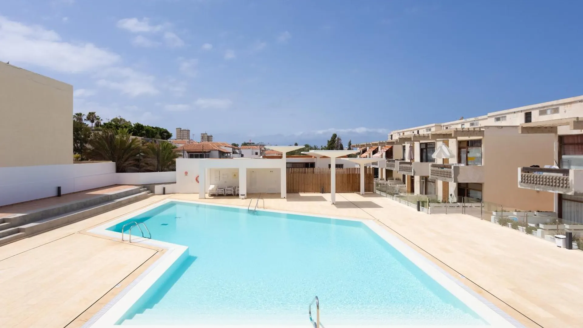 דירה ארונה Home2Book Sunlit Apt, Pool & Terrace, Las Americas