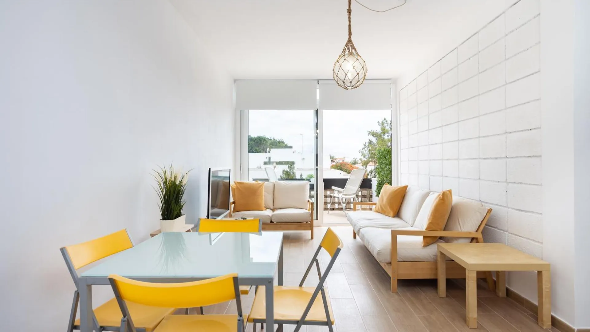 דירה ארונה Home2Book Sunlit Apt, Pool & Terrace, Las Americas ספרד