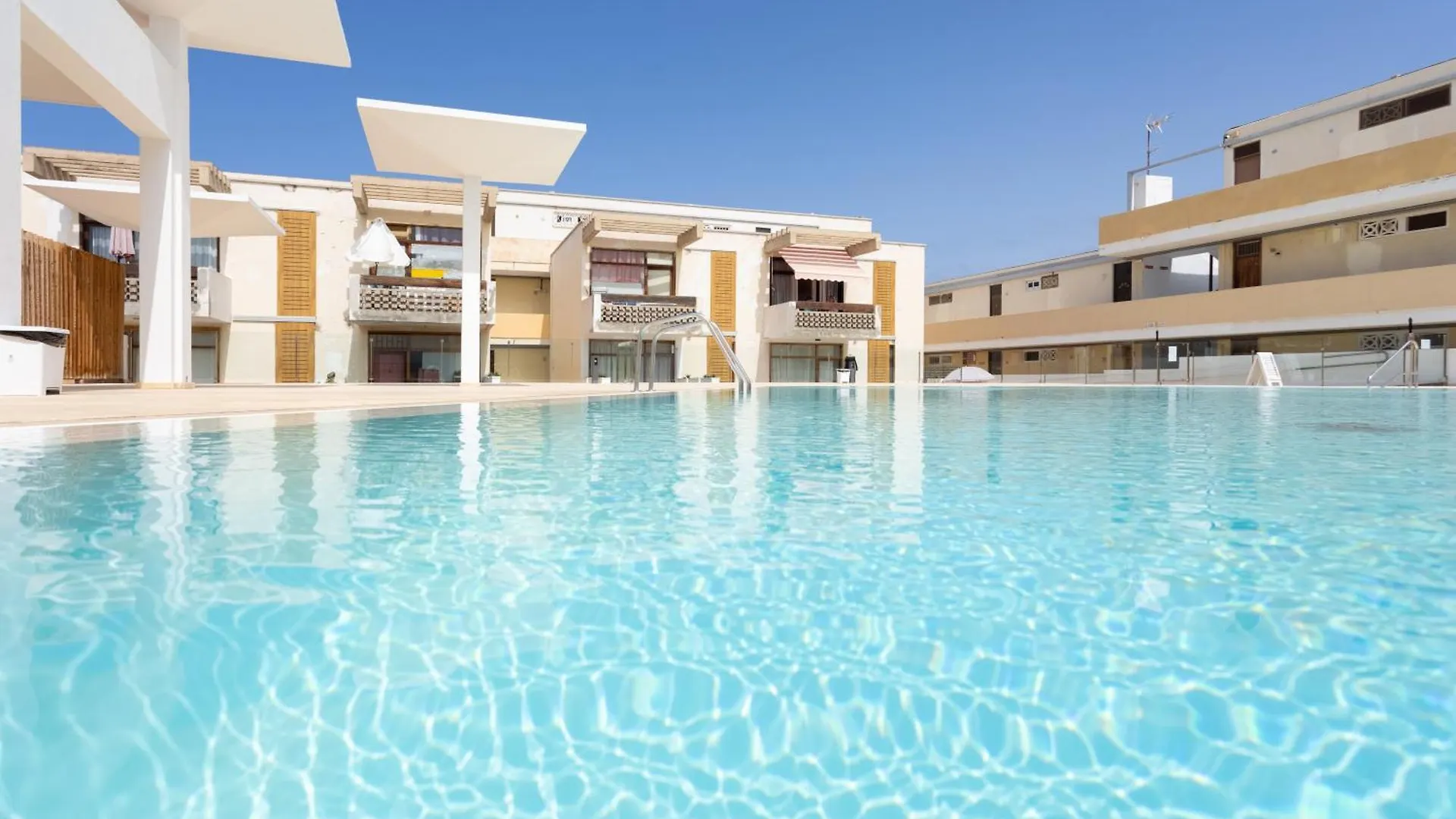 ארונה Home2Book Sunlit Apt, Pool & Terrace, Las Americas