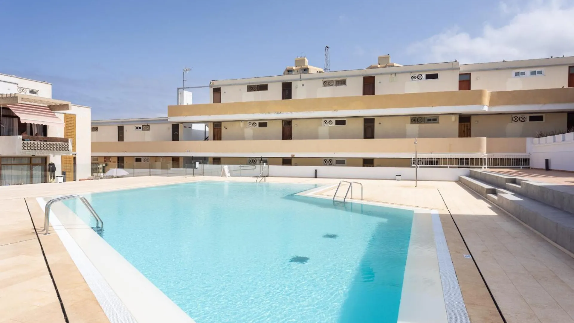 ארונה Home2Book Sunlit Apt, Pool & Terrace, Las Americas 0*,  ספרד