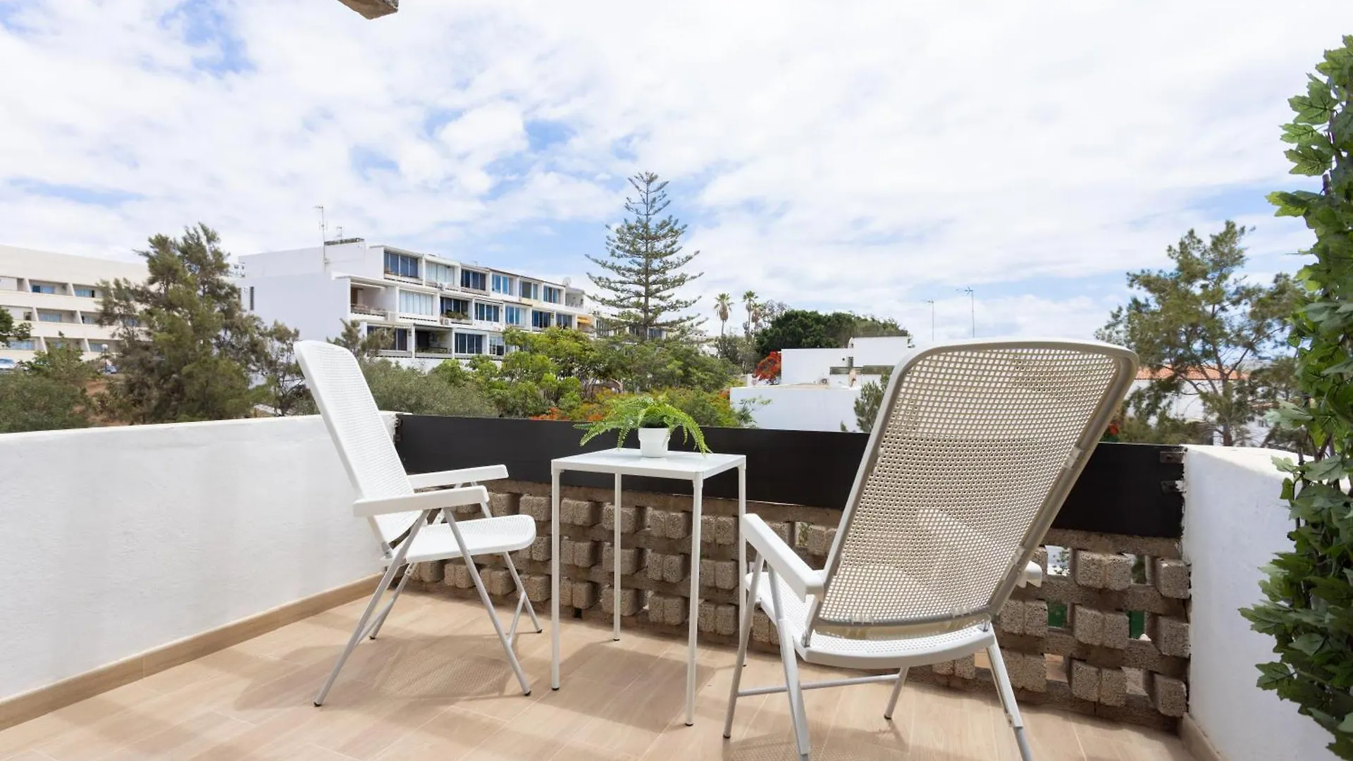 ארונה Home2Book Sunlit Apt, Pool & Terrace, Las Americas דירה