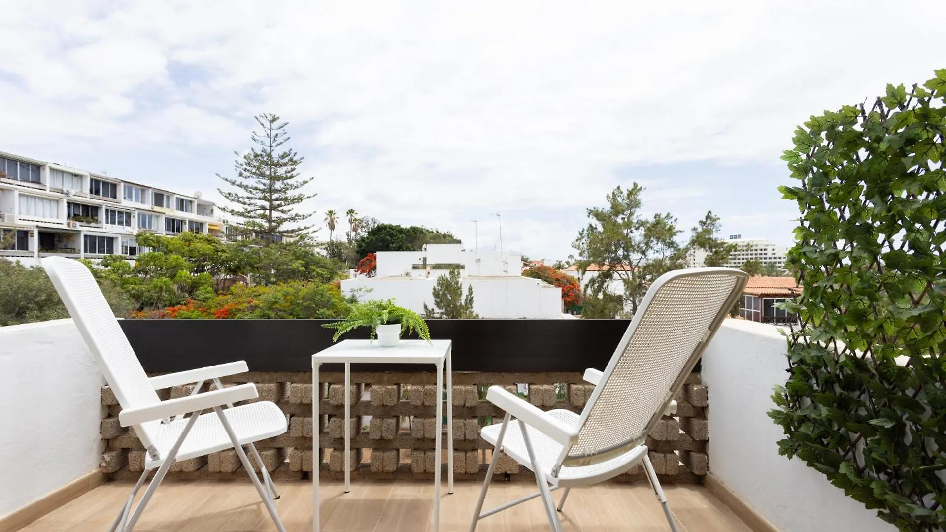 דירה ארונה Home2Book Sunlit Apt, Pool & Terrace, Las Americas