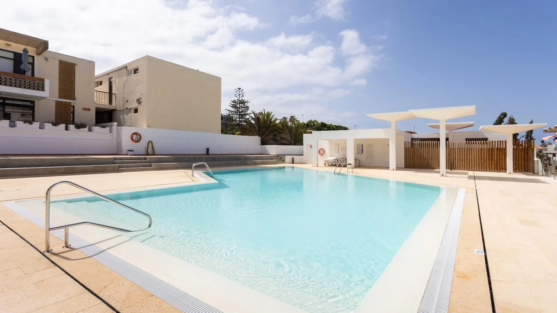 ארונה Home2Book Sunlit Apt, Pool & Terrace, Las Americas 0*,