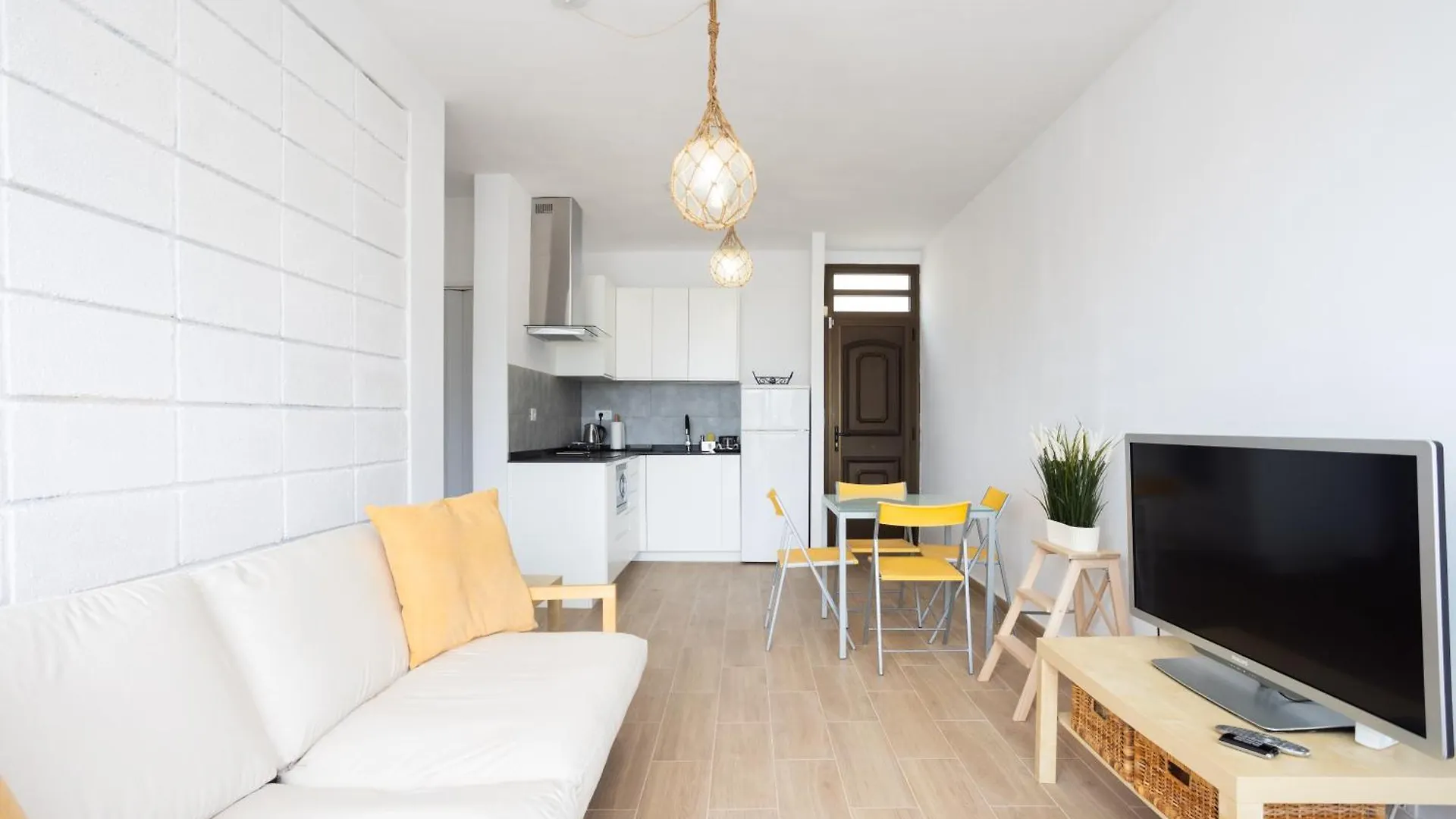 ארונה Home2Book Sunlit Apt, Pool & Terrace, Las Americas